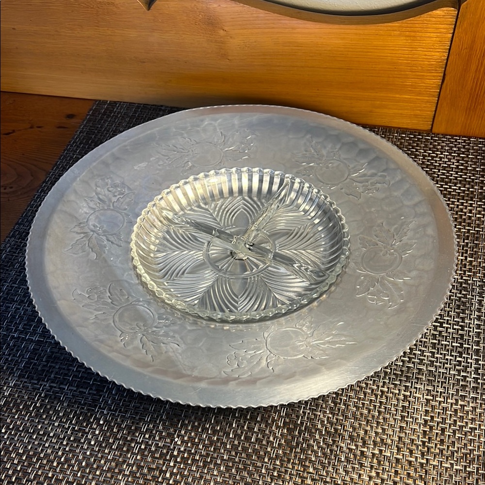 VTG Wilson Specialties Metal Lazy Susan Pedestal Platter w Glass Divided Dish - Picture 1 of 4